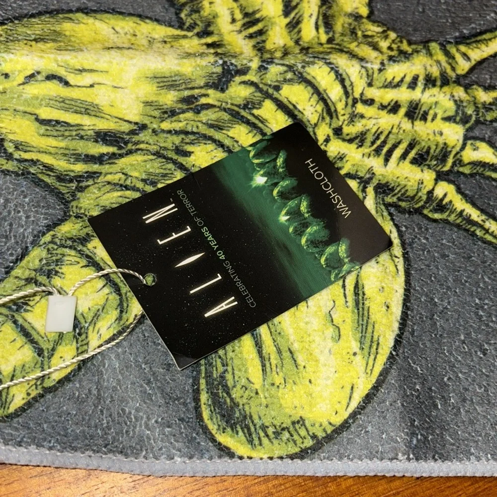 Alien Facehugger Washcloth Loot Crate Alien Bathroom Rag Science Fiction NWT